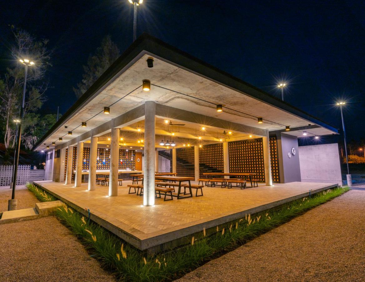 The Bloc @ Sea Hotel Thap Sakae Exterior photo